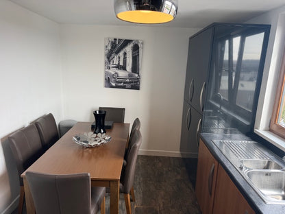 Top Class 3 Bedroom Top Floor Flat