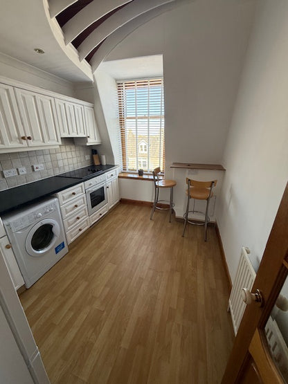 Top Floor 1 Bed Forest Road