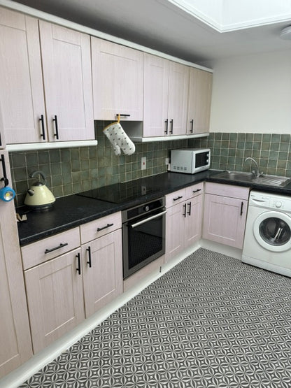 2 Bed Large Flat City Centre