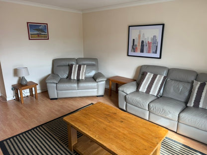 2 Bed Riverside View Flat