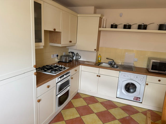 2 Bed Riverside View Flat