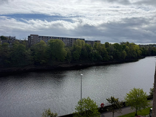2 Bed Riverside View Flat