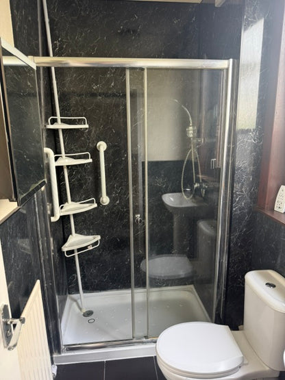 82 Hilton Road, 2 Bed Flat