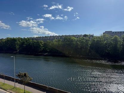 2 Bed Riverside View Flat