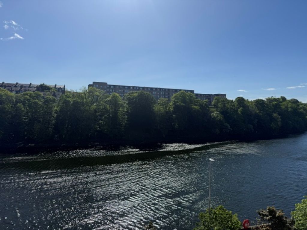 2 Bed Riverside View Flat