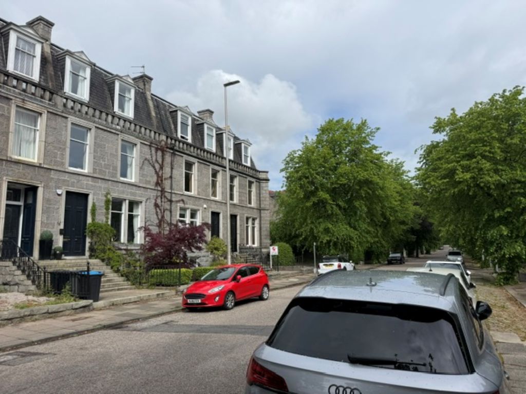 Top Floor 1 Bed Forest Road