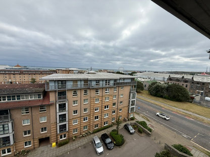 3 Bedroom Top Floor Beachfront Apartment