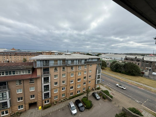 3 Bedroom Top Floor Beachfront Apartment