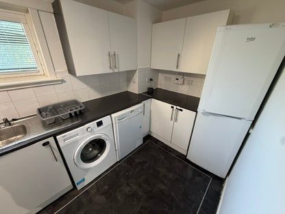 2 Bedroom Flat at Speckledwood Court Dundee