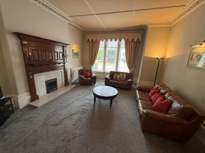 Stunning 2 Bedroom Ground Floor Flat on Kings Gate