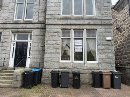 Stunning 2 Bedroom Ground Floor Flat on Kings Gate