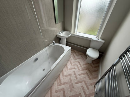 52 Whithall Road 5 Bed Double Upper with Front Door