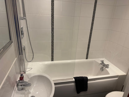 Beautiful 2 Bedroom Flat near Aberdeen Beach