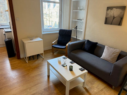 Beautiful 2 Bedroom Flat near Aberdeen Beach