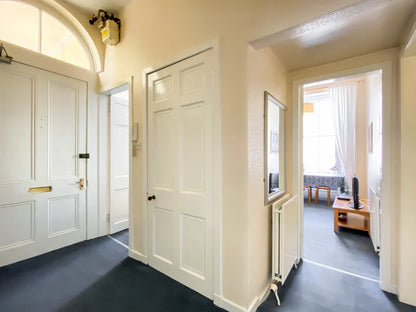 2 Bedroom First Floor Flat on King Street Close to Union Street