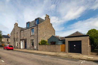 Incredible 5 Bedroom House