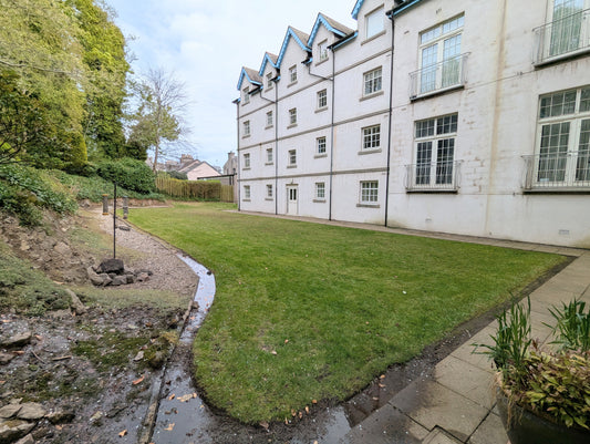Wonderful Ground Floor Flat with Private Entrance