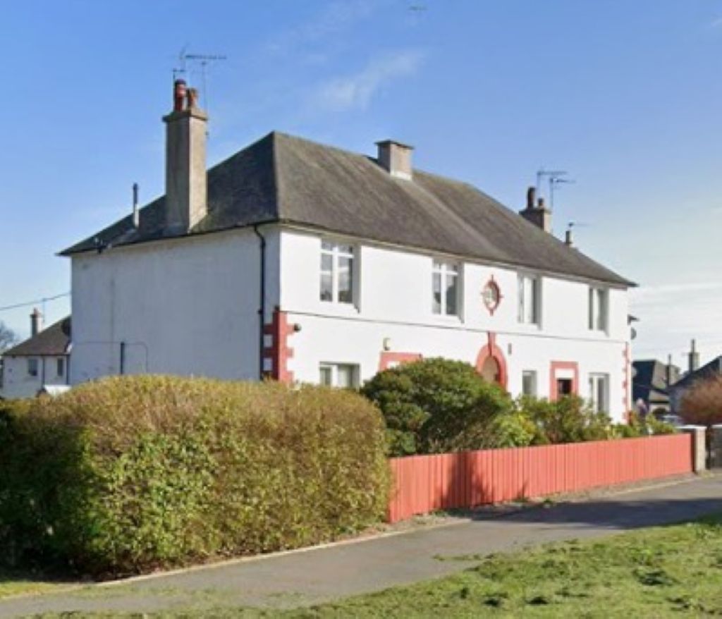 2 Bed Upstairs flat on Hilton Avenue