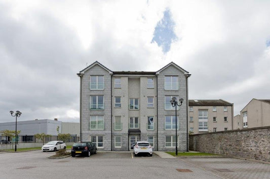 STUNNING 2 Bedroom Flat