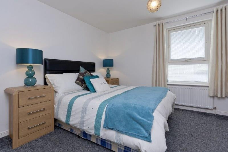 STUNNING 2 Bedroom Flat
