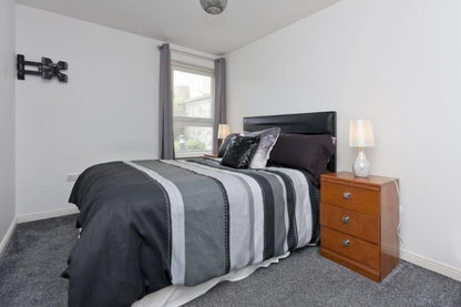 STUNNING 2 Bedroom Flat