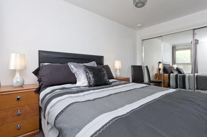 STUNNING 2 Bedroom Flat