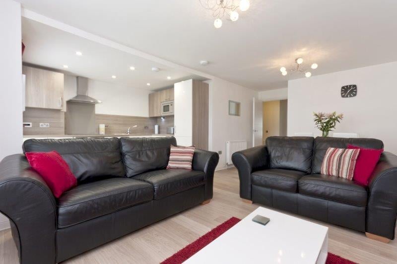 STUNNING 2 Bedroom Flat