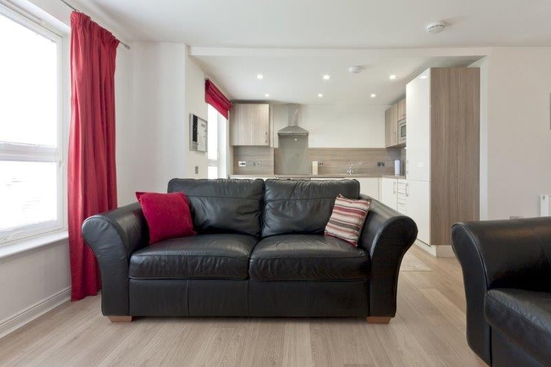 STUNNING 2 Bedroom Flat